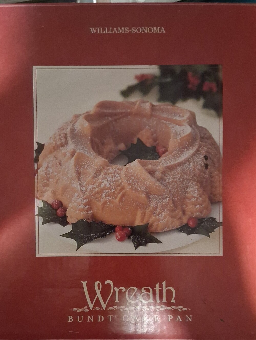 Williams-Sonoma Red Wreath Bundt Cake Pan